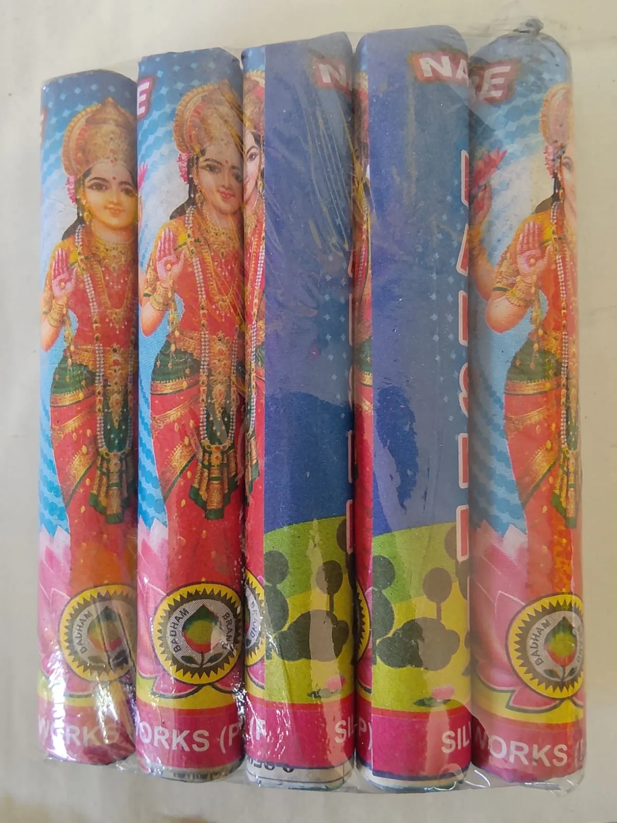 4" Lakshmi Crackers